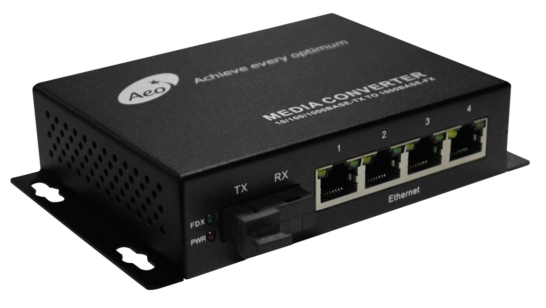 Full Gigabit POE Ethernet Media Converter 1 Fiber Dan 4 Port Untuk Jarak Transmisi 250M