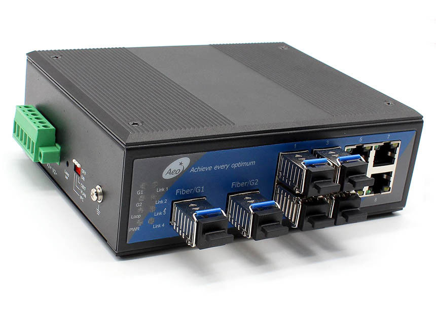 Desktop SFP Fiber Switch 2 Gigabit SFP 4 10 / 100Mbps Ethernet 4 10 / 100Mbps SFP